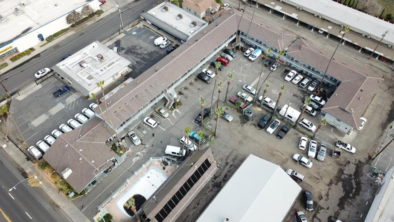 Tiki Lodge Mchenry - Downtown Modesto Εξωτερικό φωτογραφία